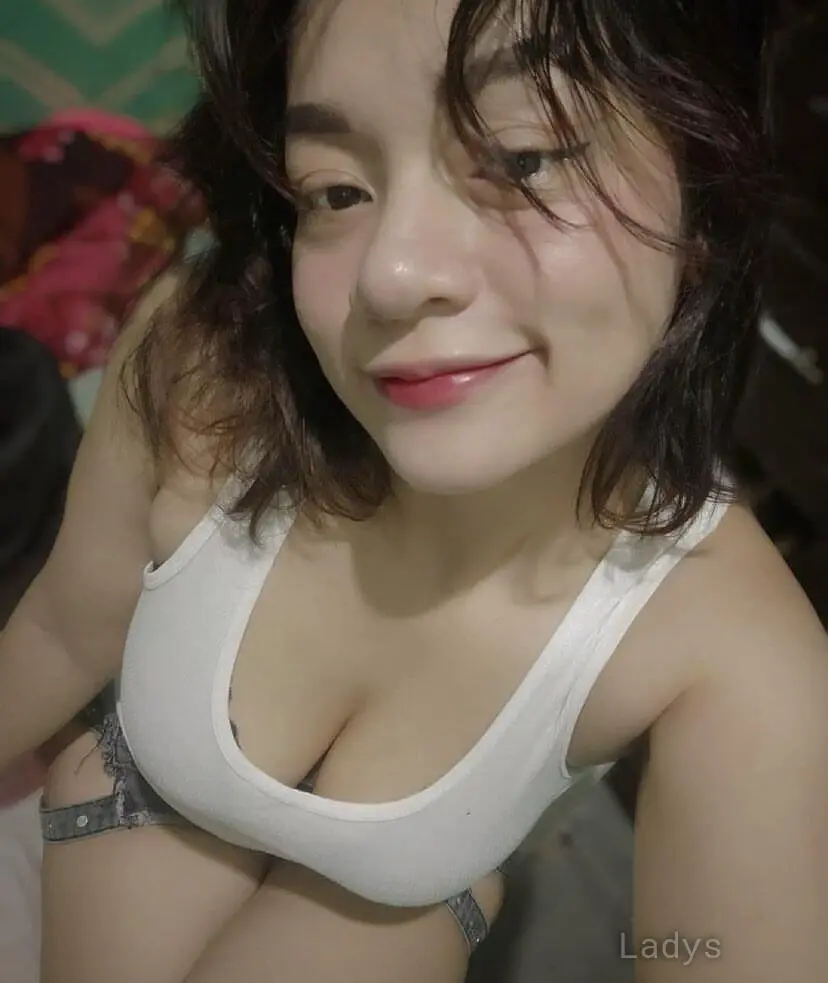 Dina, 30 years old Davao escort girl with big tits, height 163 sm, Weight  kg