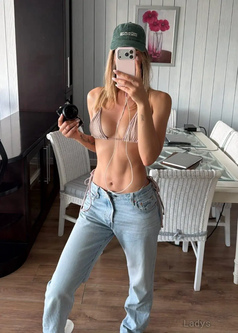 Molly, 28 years beautiful nude Dearborn escorts girl, height 170 sm, Weight 70 kg