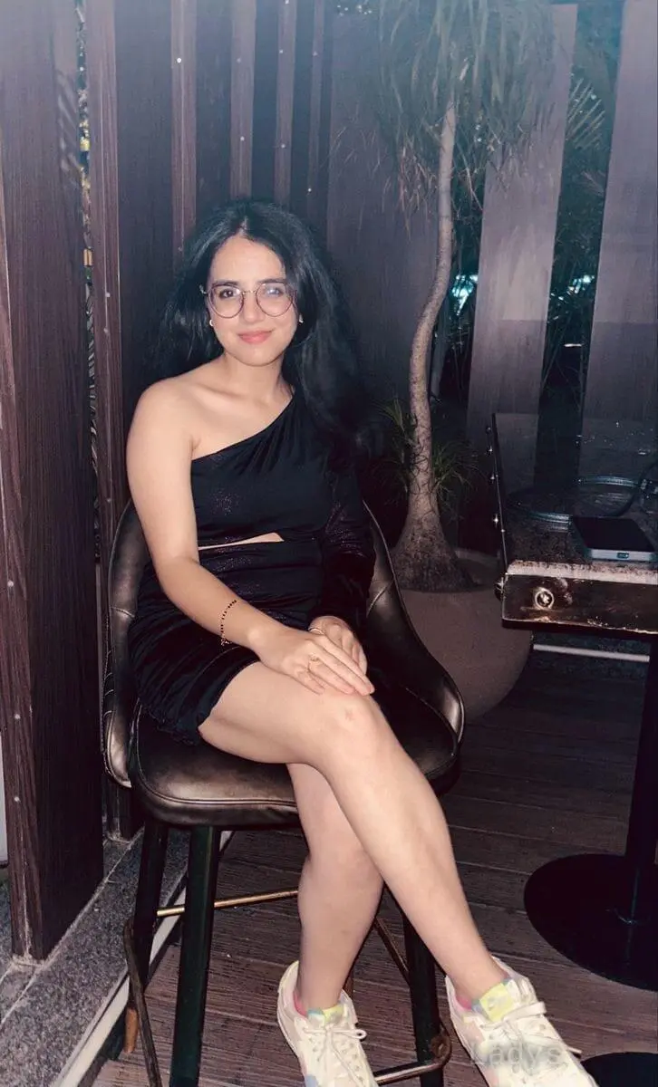 Kavya Dehradun Real Meet Safe Escort, 22 years old Dehradun escort girl with big tits, height 152 sm, Weight  kg