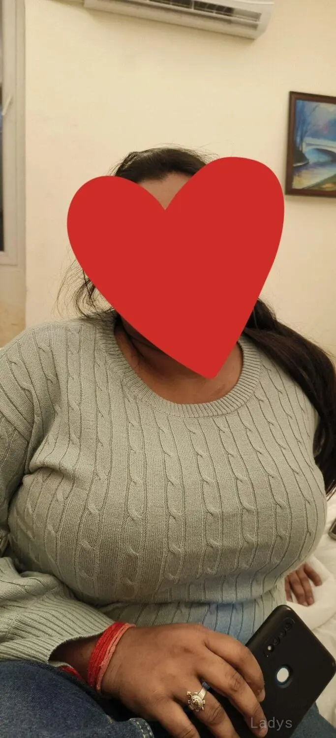 Radhika Jain, 22 years old Dehradun escort girl with big tits, height 154 sm, Weight kg