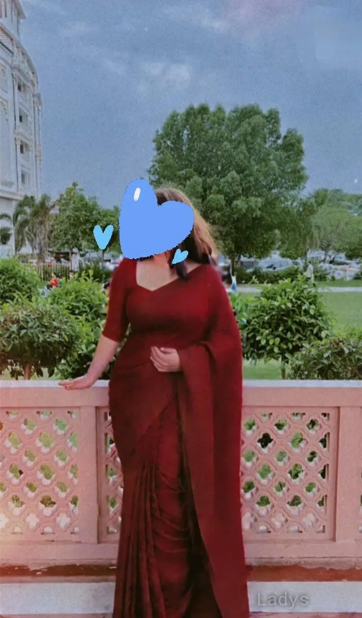 Sanjana, 23 years old Dehradun escort girl with big tits, height 160 sm, Weight kg