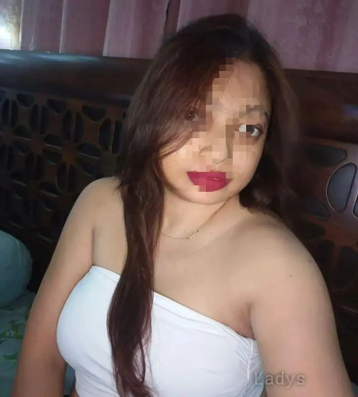 Vidisha, 26 years old Dehradun escort girl with big tits, height 153 sm, Weight kg