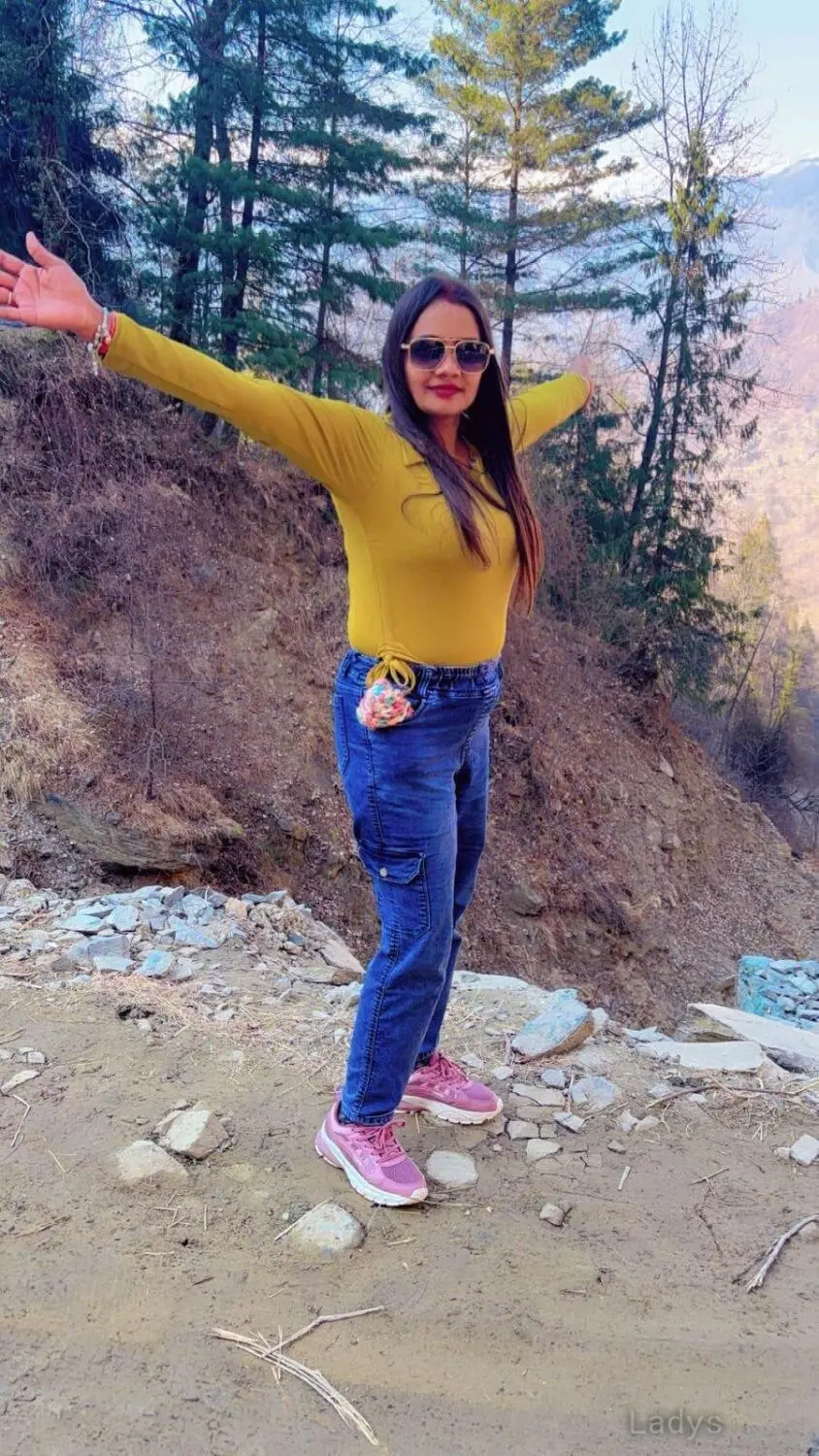 Neha, 26 years beautiful nude Dehradun escorts girl, height 156 sm, Weight kg