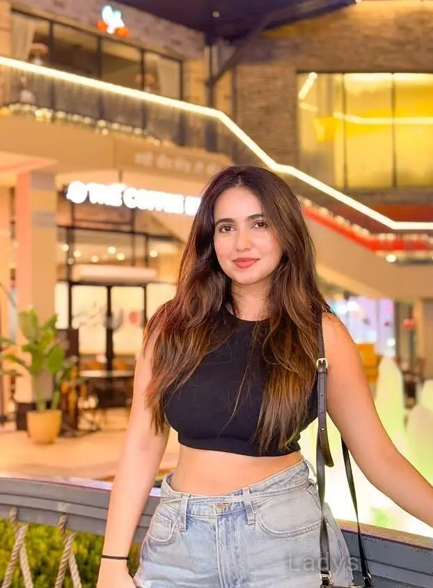 Aalya, 22 years old Delhi escort girl with big tits, height 166 sm, Weight kg