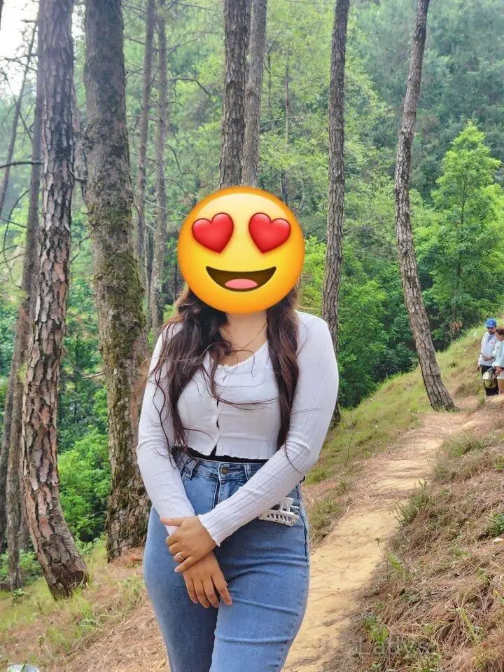 Akansha, 21 years old Delhi escort girl with big tits, height 165 sm, Weight kg