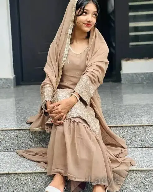 Annu, 20 years old Delhi escort girl with big tits, height 170 sm, Weight kg
