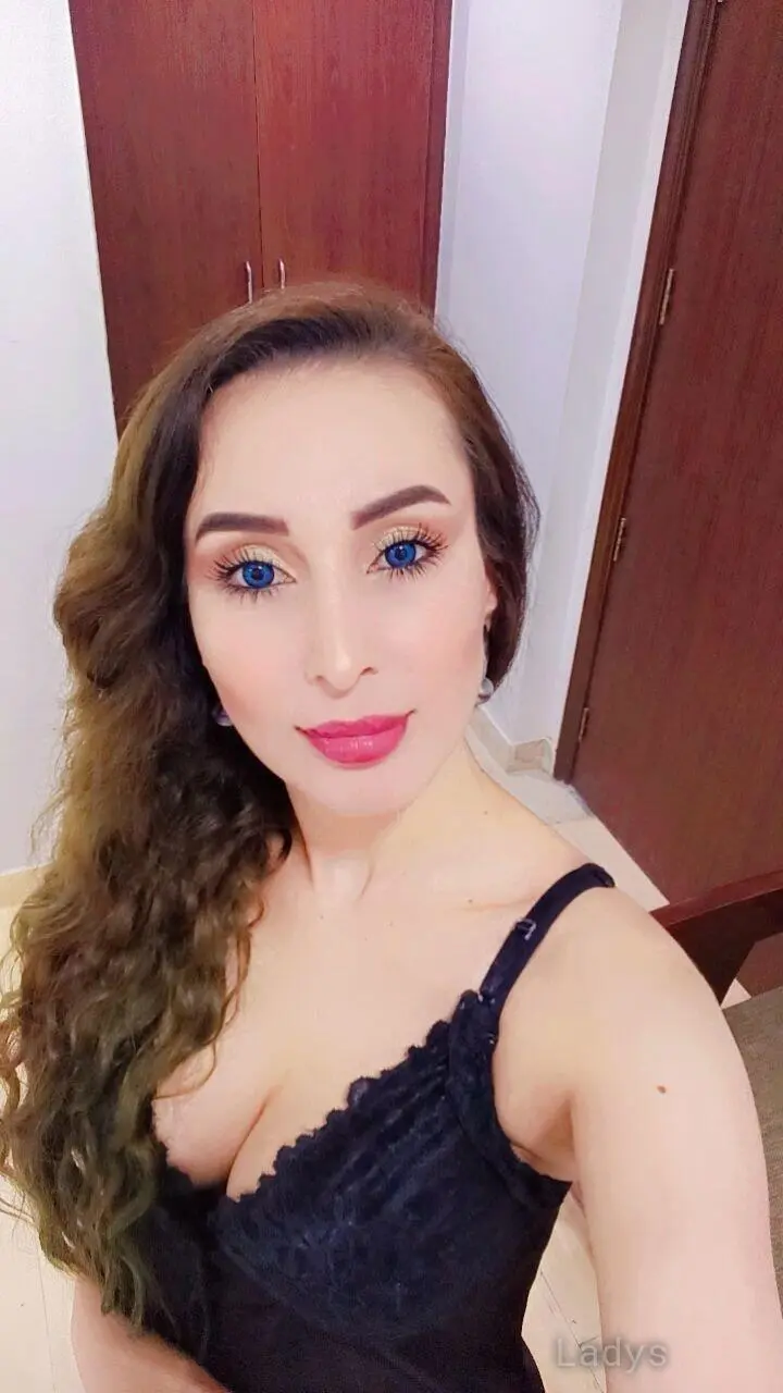 Ariella, 26 years old Delhi escort girl with big tits, height 172 sm, Weight kg