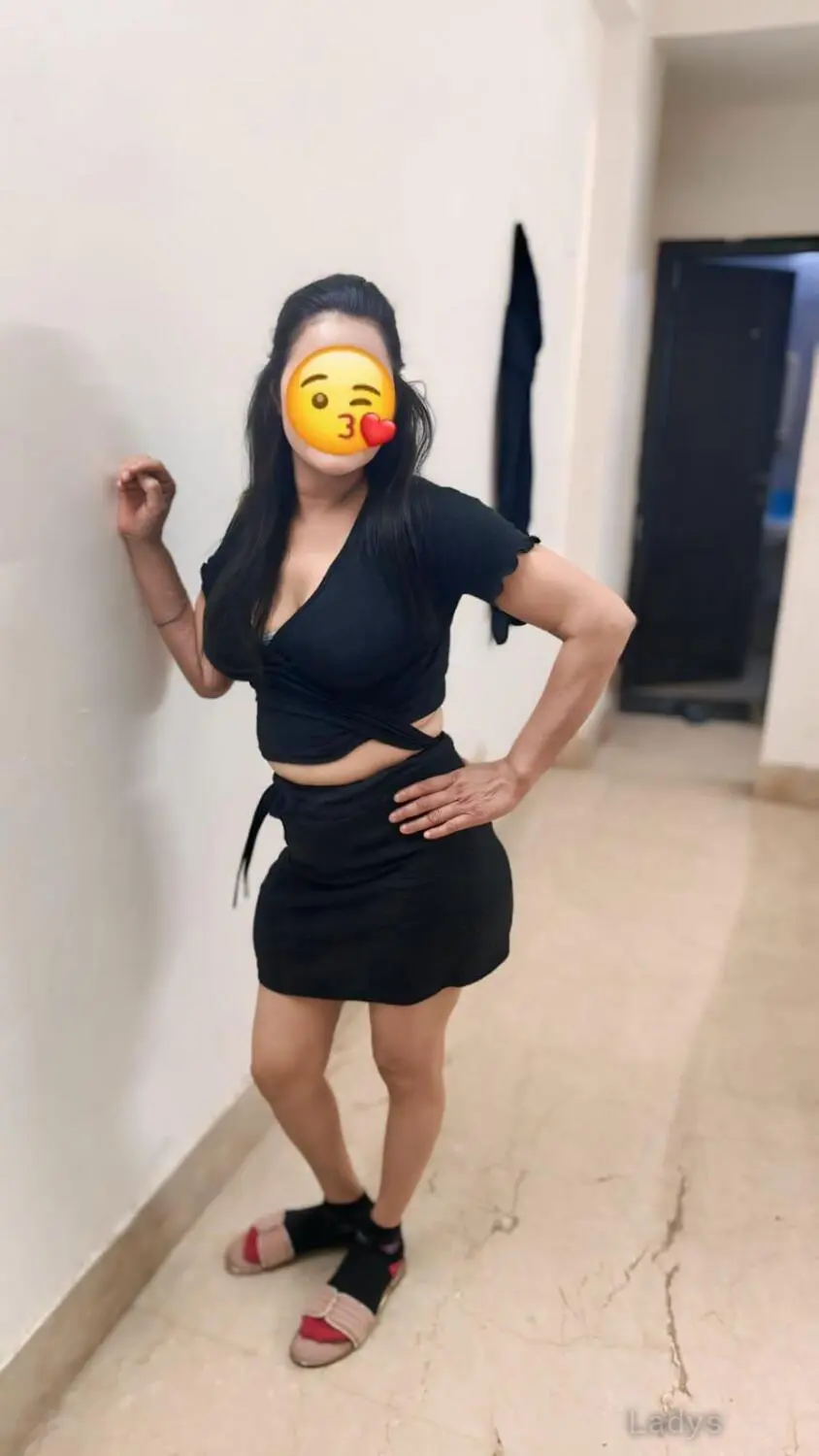 Ayushi, 21 years old Delhi escort girl with big tits, height 164 sm, Weight  kg