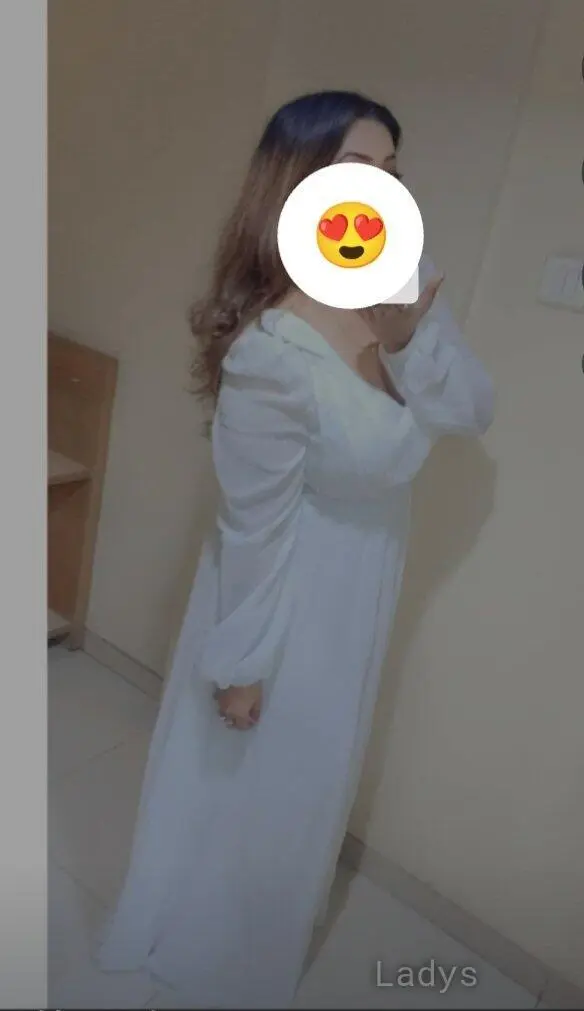 Divya, 26 years old Delhi escort girl with big tits, height 165 sm, Weight kg