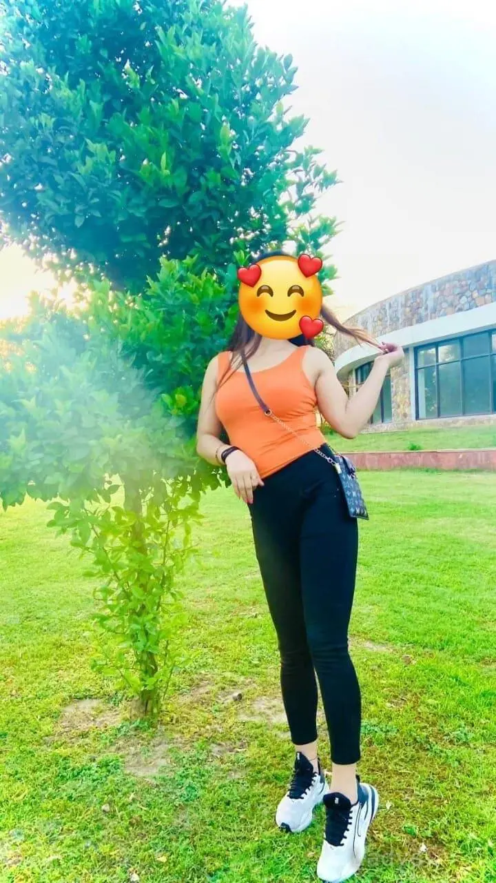 Garima, 23 years old Delhi escort girl with big tits, height 170 sm, Weight kg