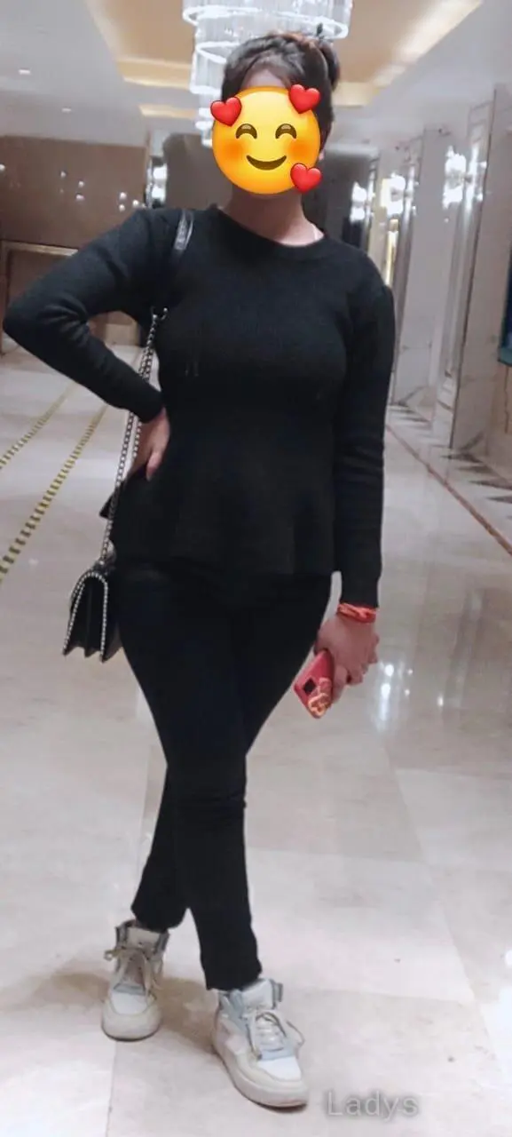 Ishita, 20 years old Delhi escort girl with big tits, height 163 sm, Weight kg