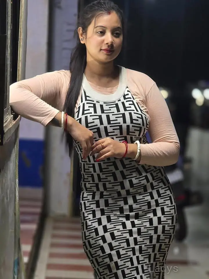 Janvi, 22 years old Delhi escort girl with big tits, height 153 sm, Weight kg