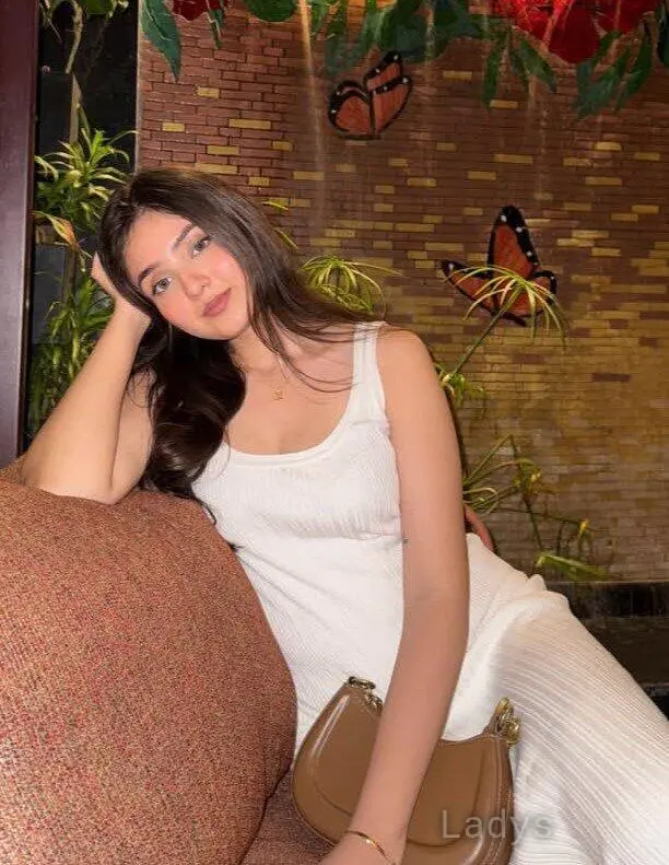 Joshi, 23 years old Delhi escort girl with big tits, height 154 sm, Weight kg