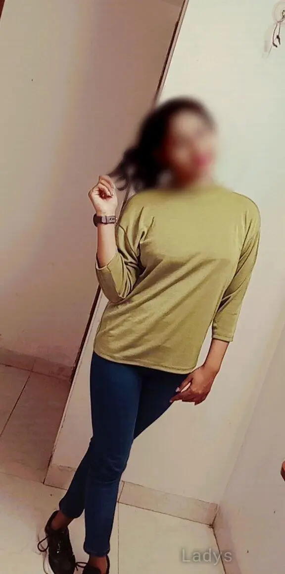 Kajal Varma, 25 years old Delhi escort girl with big tits, height 158 sm, Weight  kg