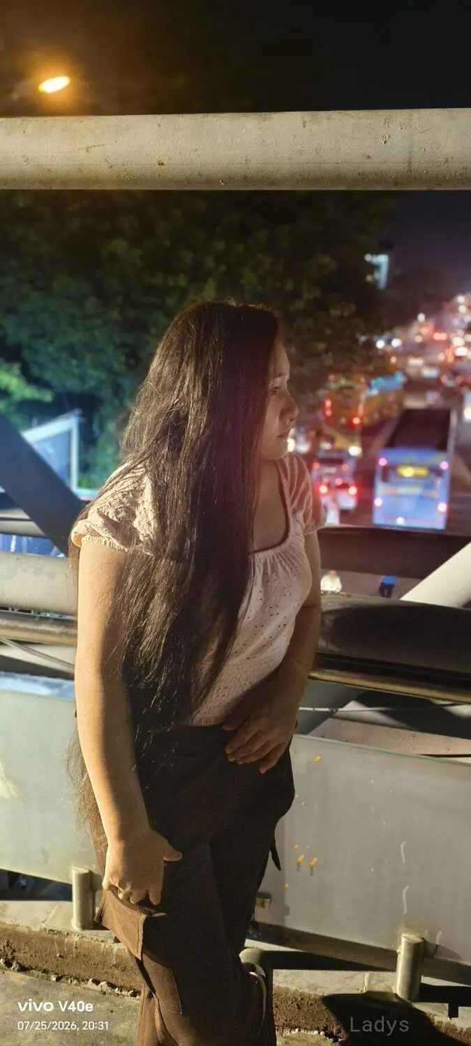 Karuna, 21 years old Delhi escort girl with big tits, height 154 sm, Weight  kg