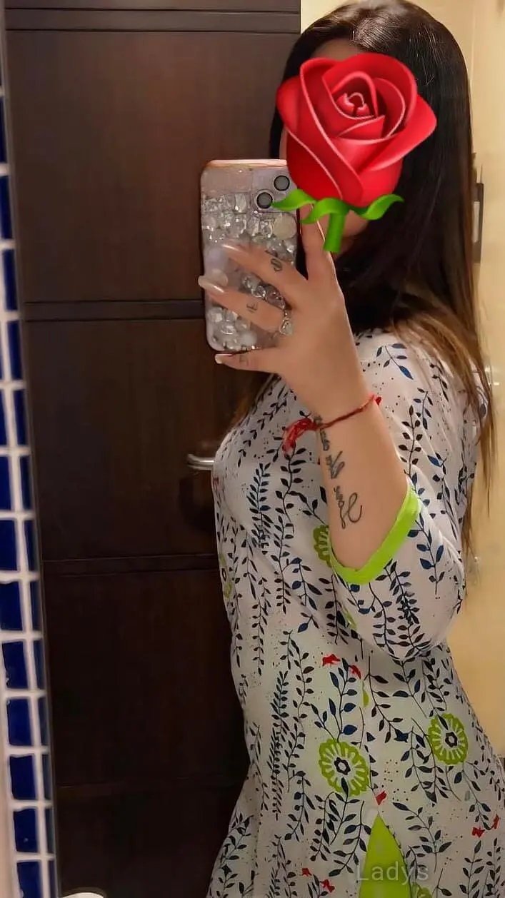 KASHMIRI 🥀ANAL🥀 QUEEN ONLY OUTCALL, 24 years old Delhi escort girl with big tits, height 168 sm, Weight kg