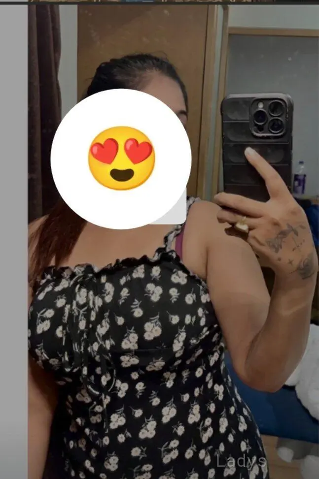Komal, 25 years old Delhi escort girl with big tits, height 160 sm, Weight  kg