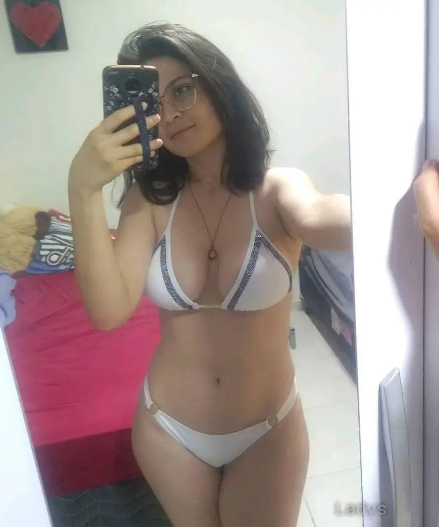 Linda, 25 years old Delhi escort girl with big tits, height 166 sm, Weight  kg