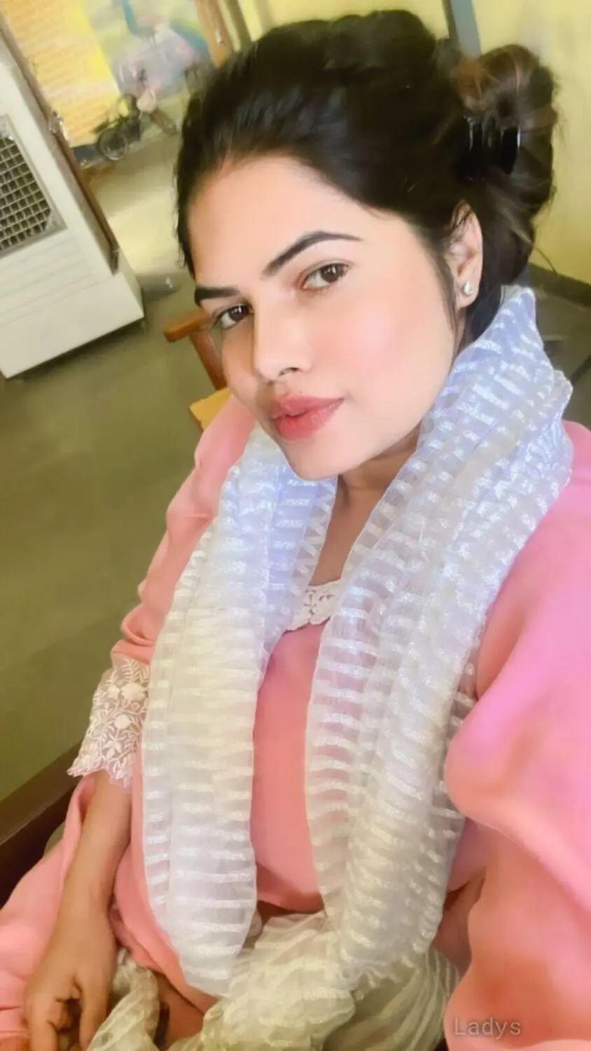 Lovepreet Kaur, 23 years old Delhi escort girl with big tits, height 169 sm, Weight kg