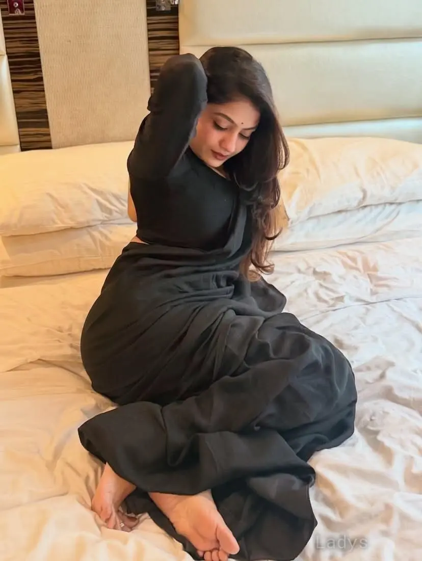 Mokshita, 21 years old Delhi escort girl with big tits, height 170 sm, Weight kg