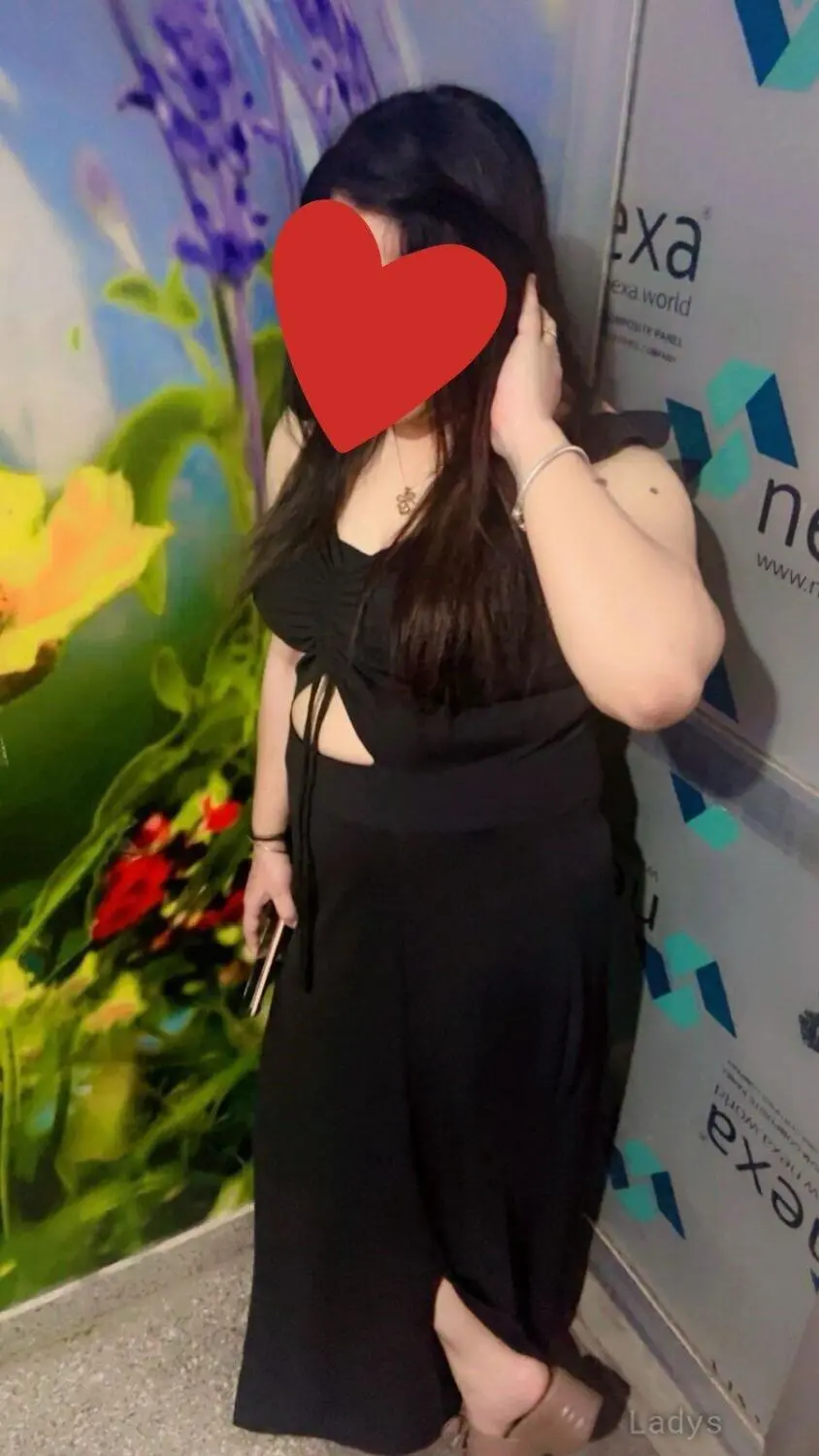 Preet, 20 years old Delhi escort girl with big tits, height 165 sm, Weight kg