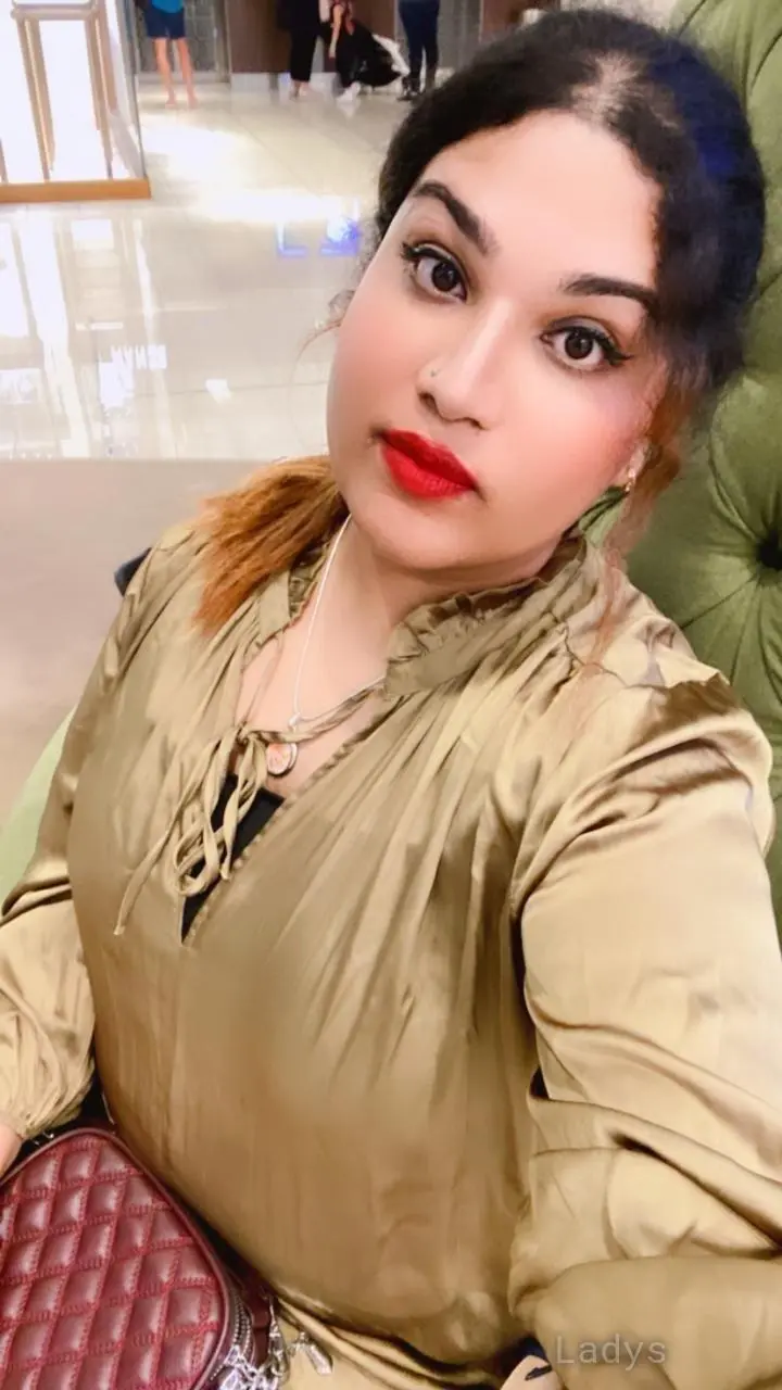 Rihana, 24 years old Delhi escort girl with big tits, height 168 sm, Weight kg-1