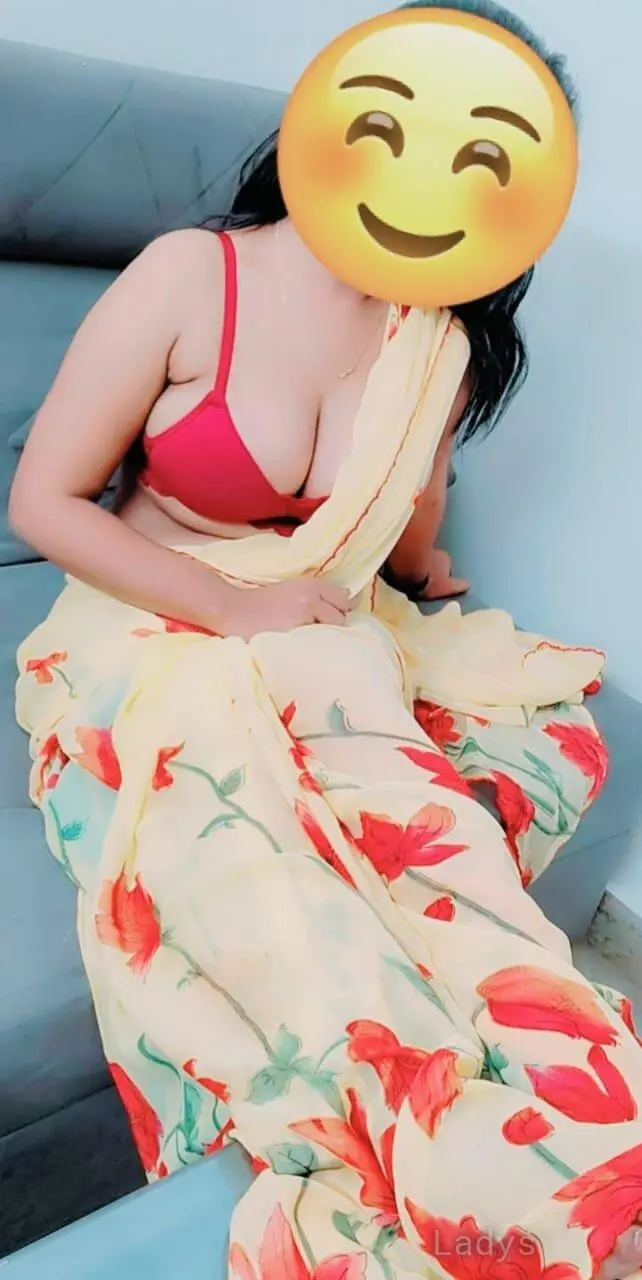 Ritika, 26 years old Delhi escort girl with big tits, height 170 sm, Weight kg