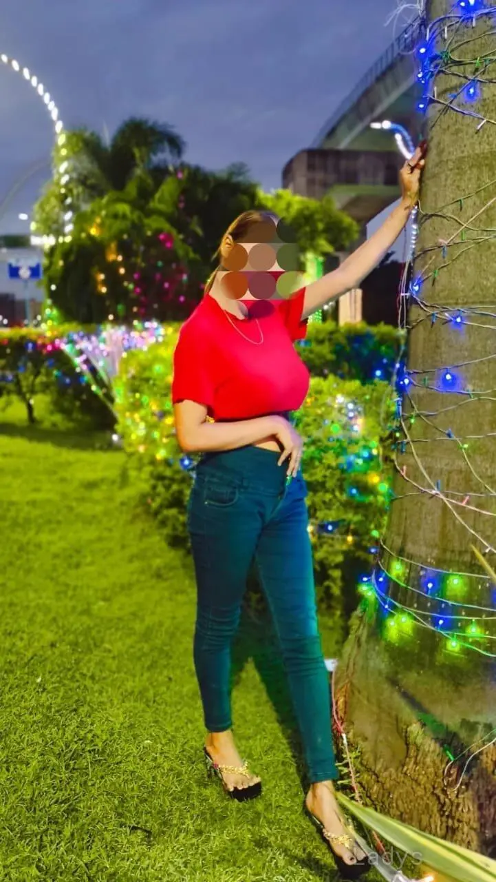 Riya, 22 years old Delhi escort girl with big tits, height 167 sm, Weight kg