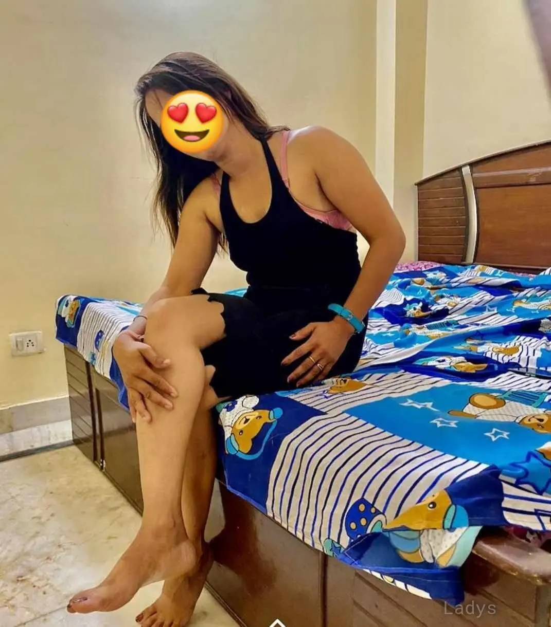 Simran, 22 years old Delhi escort girl with big tits, height 163 sm, Weight  kg