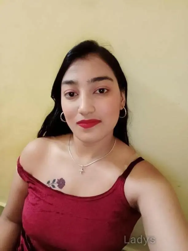 Simran, 22 years old Delhi escort girl with big tits, height 166 sm, Weight  kg
