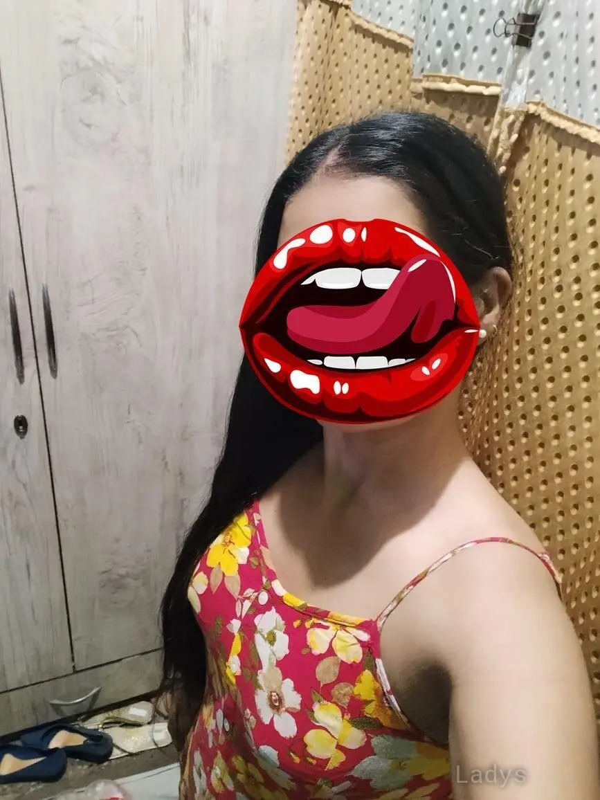 Tannu, 28 years old Delhi escort girl with big tits, height 158 sm, Weight  kg