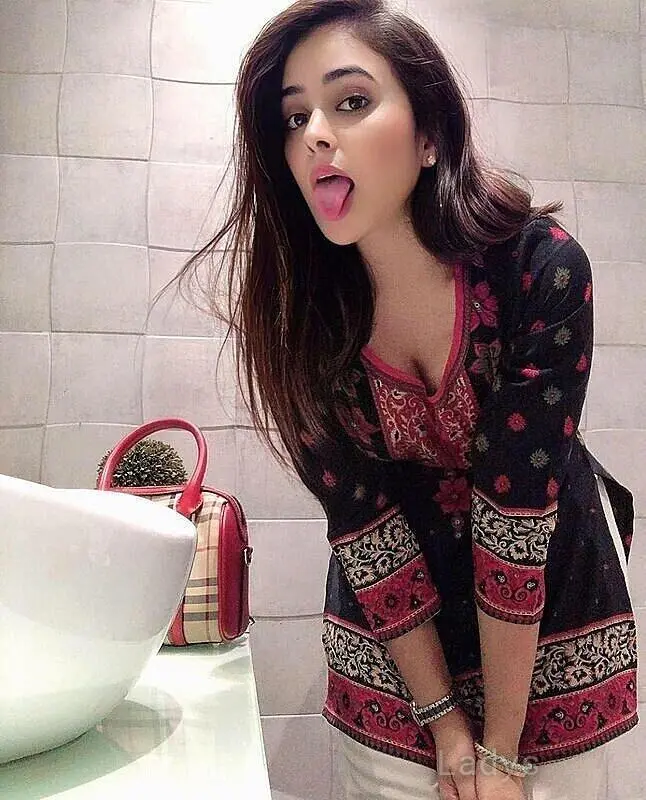 𝗔𝗻𝗴𝗲𝗹 𝗖𝗵𝘂𝗮, 21 years beautiful nude Delhi escorts girl, height 168 sm, Weight kg