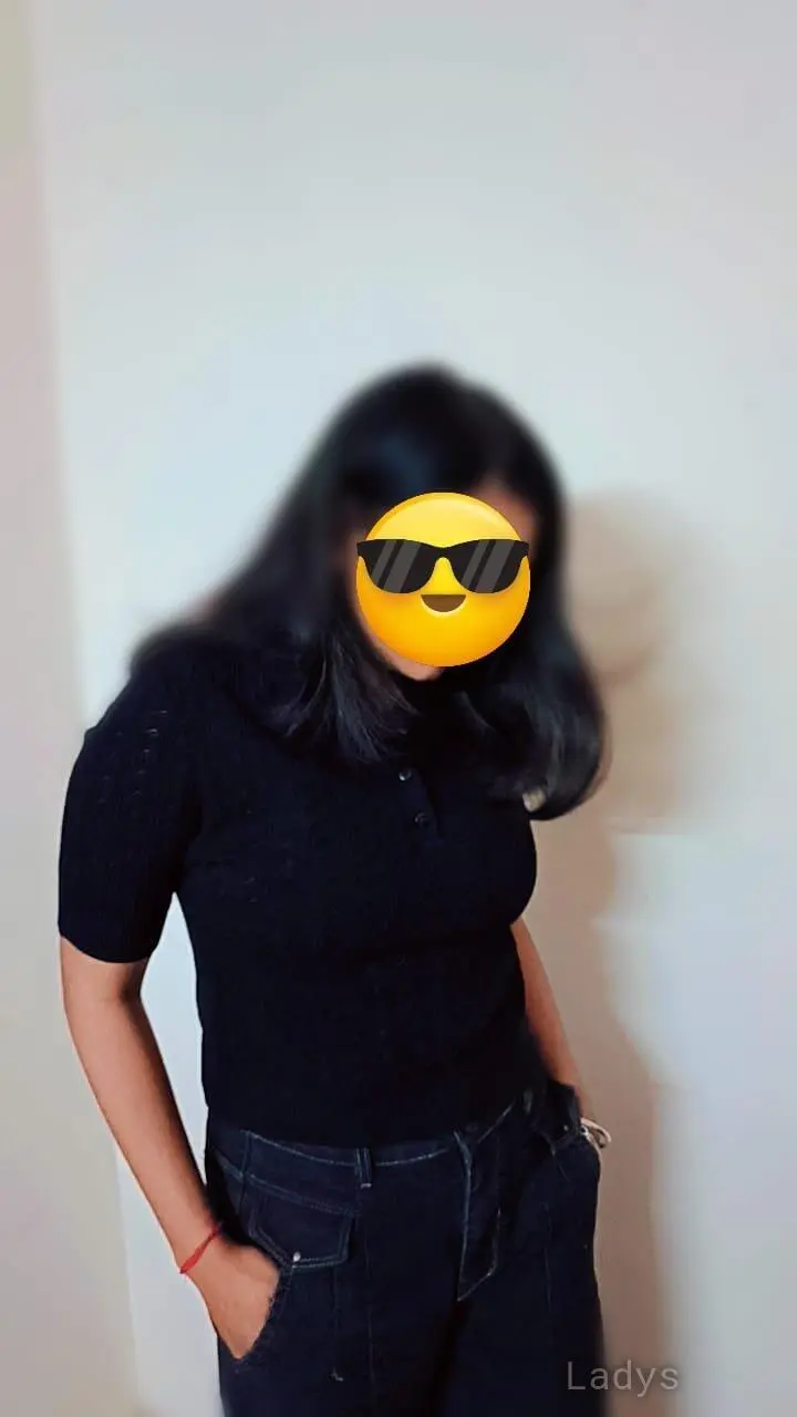 Aarti, 25 years beautiful nude Delhi escorts girl, height 155 sm, Weight  kg