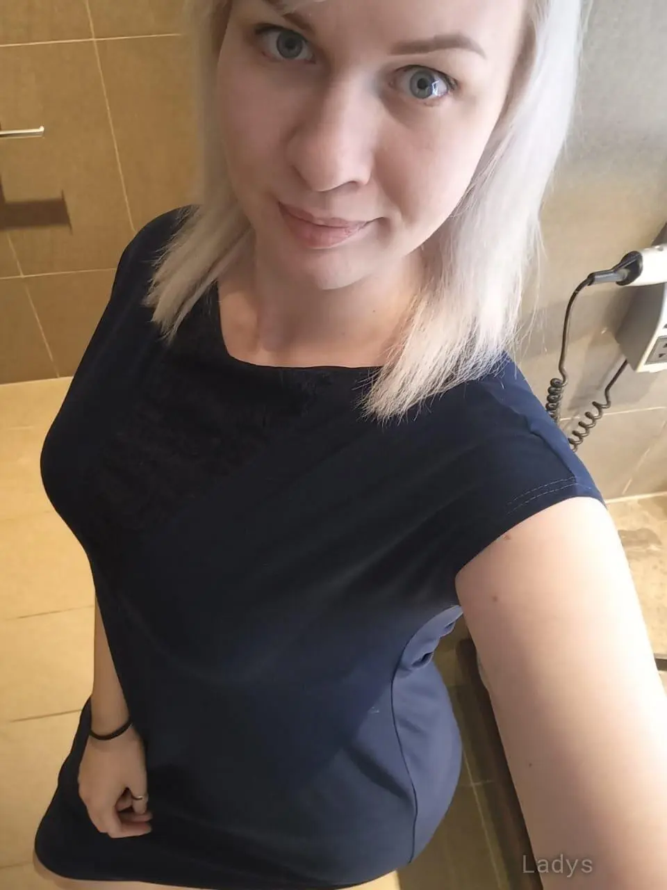 ALINA, 24 years beautiful nude Delhi escorts girl, height 188 sm, Weight kg