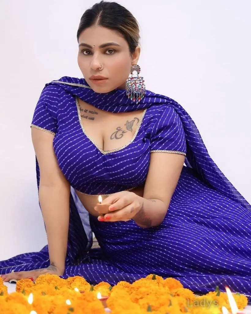 Anam Khan, 30 years beautiful nude Delhi escorts girl, height 167 sm, Weight 66 kg