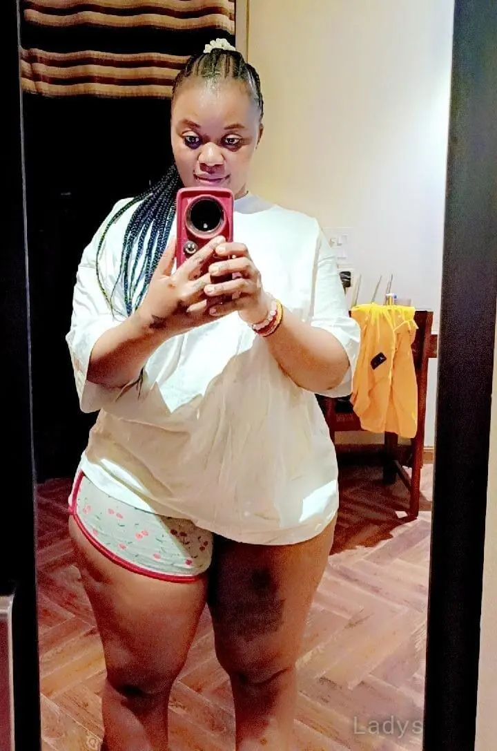 ARIANA, 24 years beautiful nude Delhi escorts girl, height  sm, Weight  kg