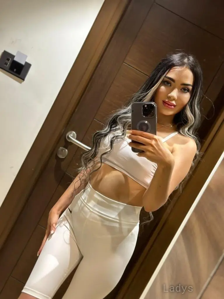 DIANA, 21 years beautiful nude Delhi escorts girl, height 154 sm, Weight kg