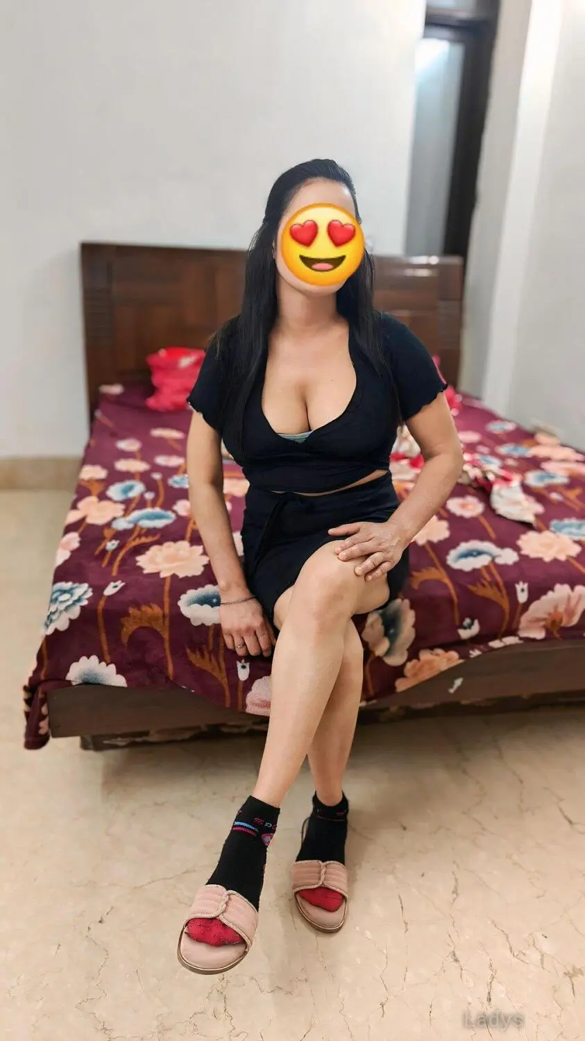 Kavya, South Delhi Independent Girl, 22 years beautiful nude Delhi escorts girl, height 163 sm, Weight kg