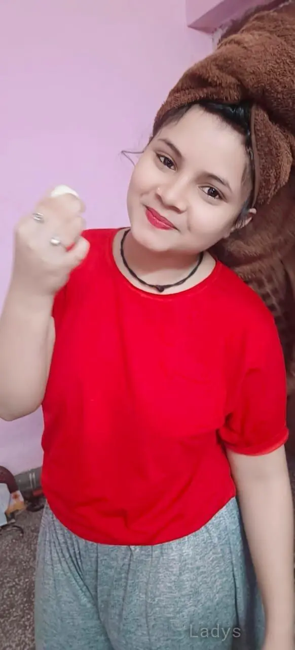 Krishna Market, 22 years beautiful nude Delhi escorts girl, height 165 sm, Weight kg