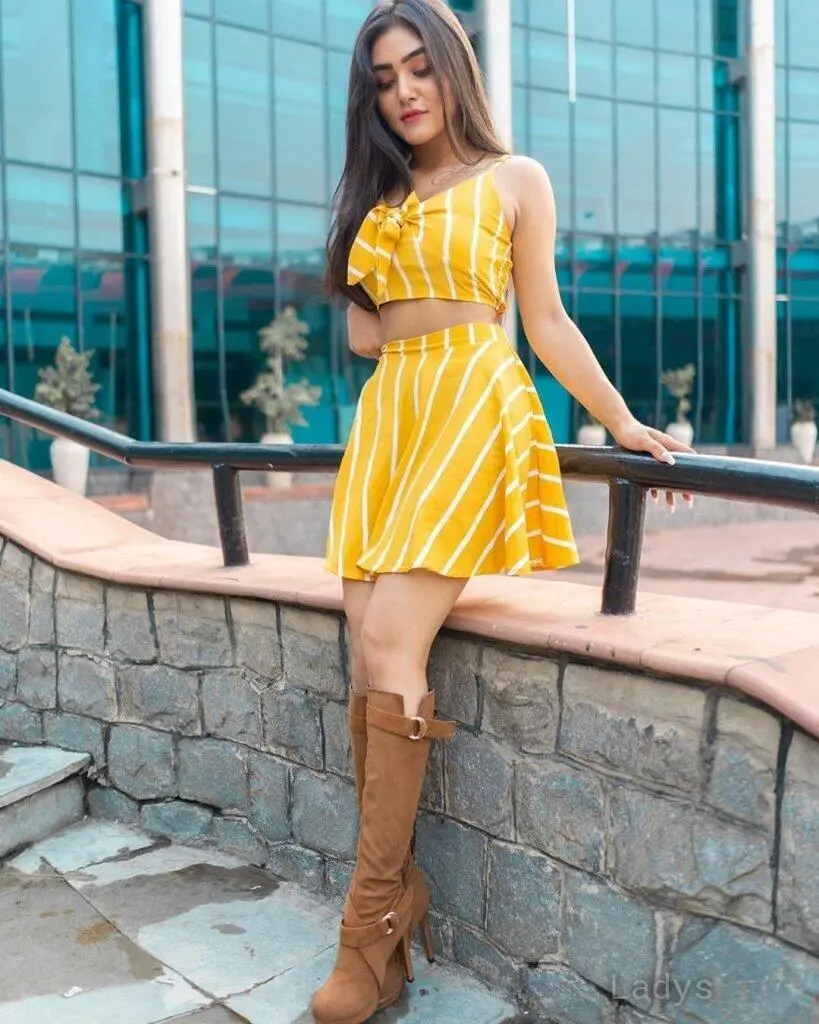 Maansi Singh, 23 years beautiful nude Delhi escorts girl, height 161 sm, Weight kg