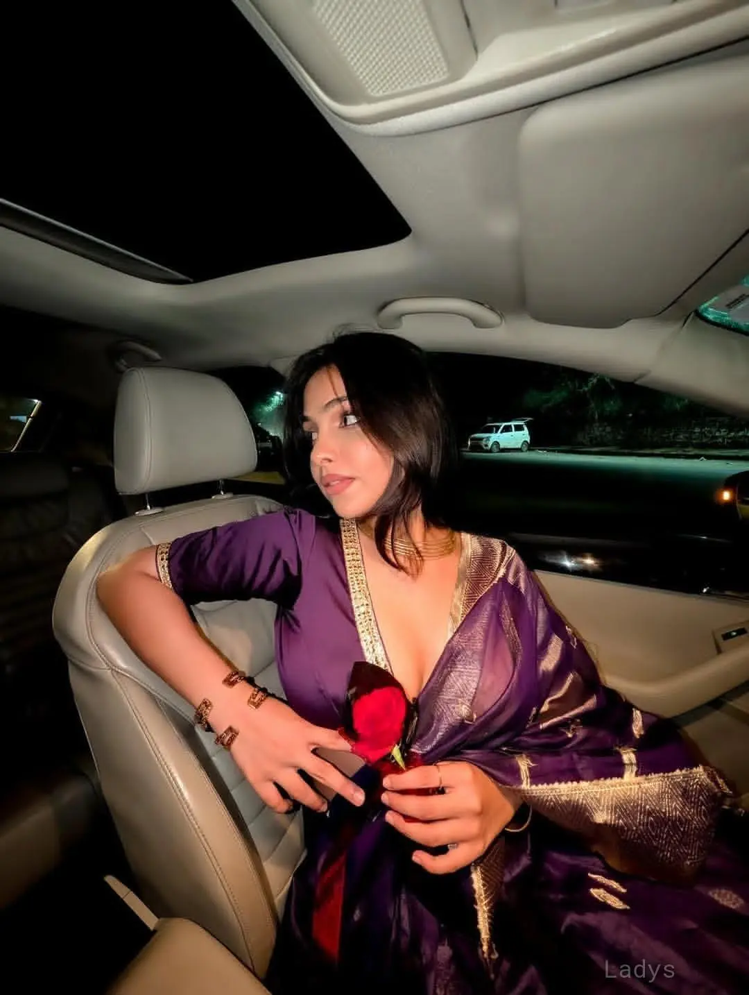 Mila, 22 years beautiful nude Delhi escorts girl, height 135 sm, Weight kg