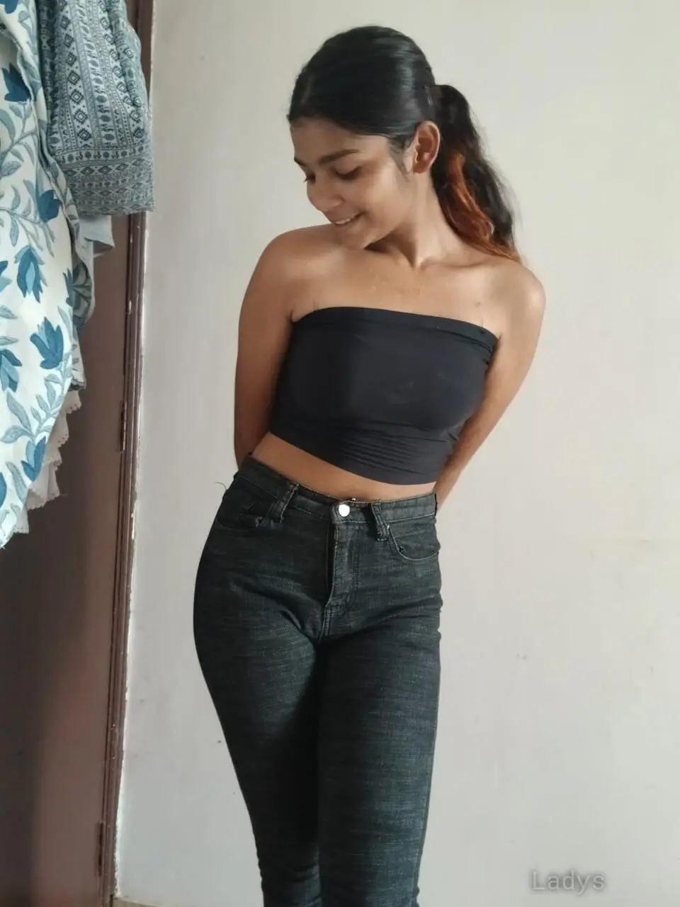 Riya, 19 years beautiful nude Delhi escorts girl, height 172 sm, Weight  kg