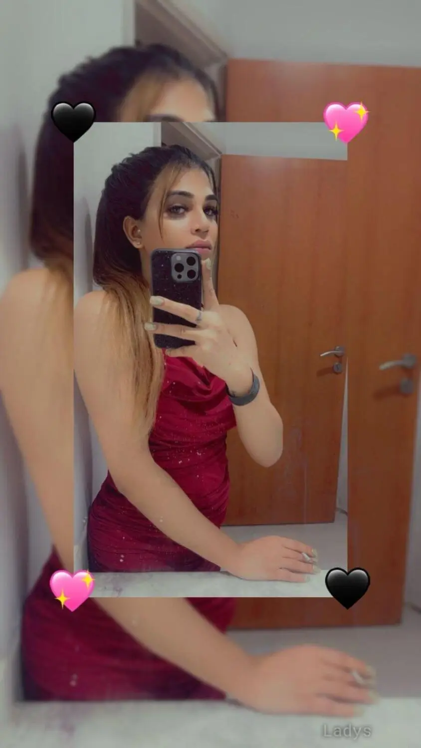 Selina, 55 years beautiful nude Delhi escorts girl, height 159 sm, Weight kg