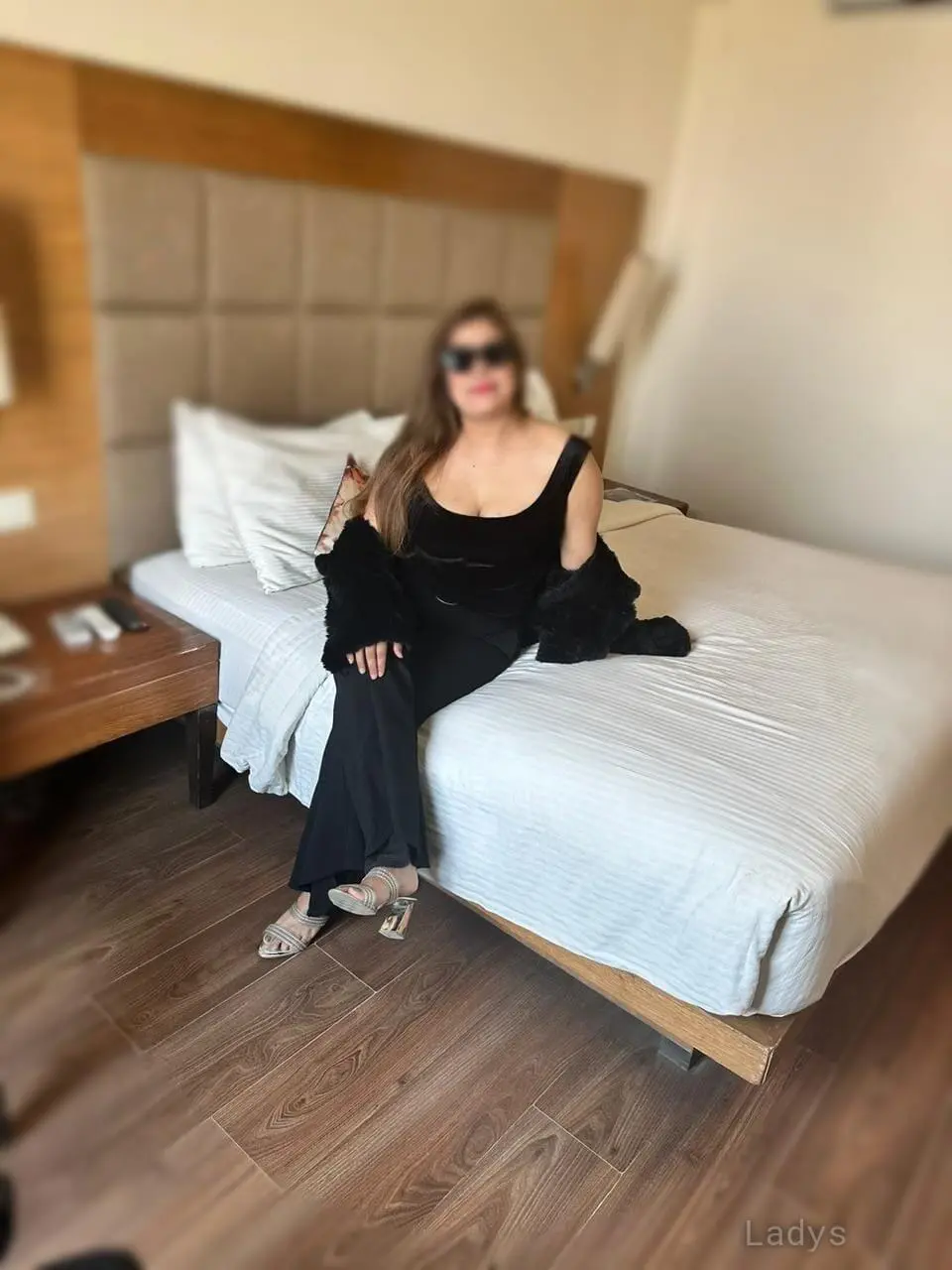 Shreya Sharma, 26 years beautiful nude Delhi escorts girl, height 160 sm, Weight kg