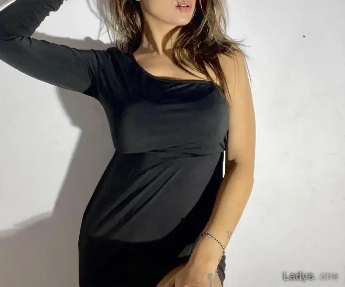 Veronica Kapoor, 27 years beautiful nude Delhi escorts girl, height 154 sm, Weight  kg