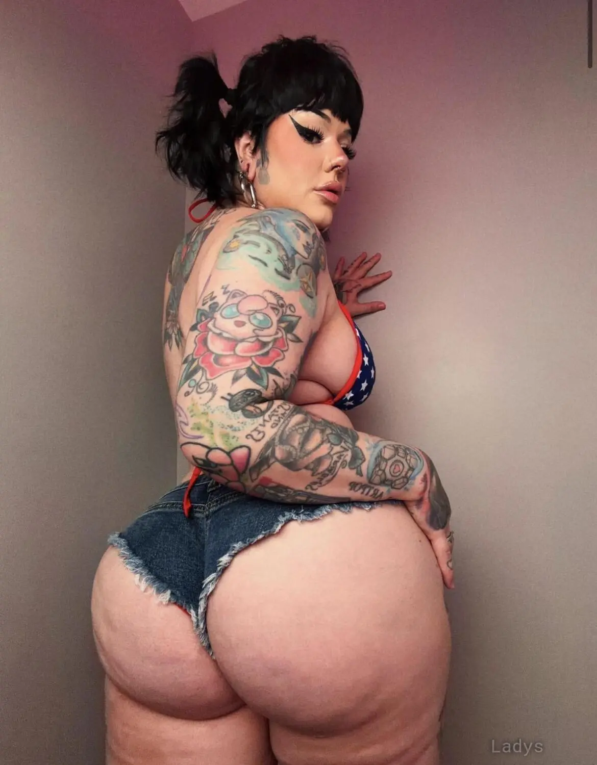 Your Favorite Temptation next door, 25 years beautiful nude Delray Beach escorts girl, height 167 sm, Weight 69 kg