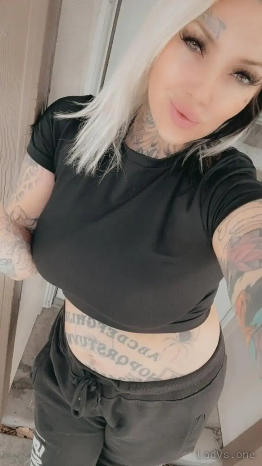 AVERY MARIE, 29 years beautiful nude Denver escorts girl, height 168 sm, Weight 58 kg