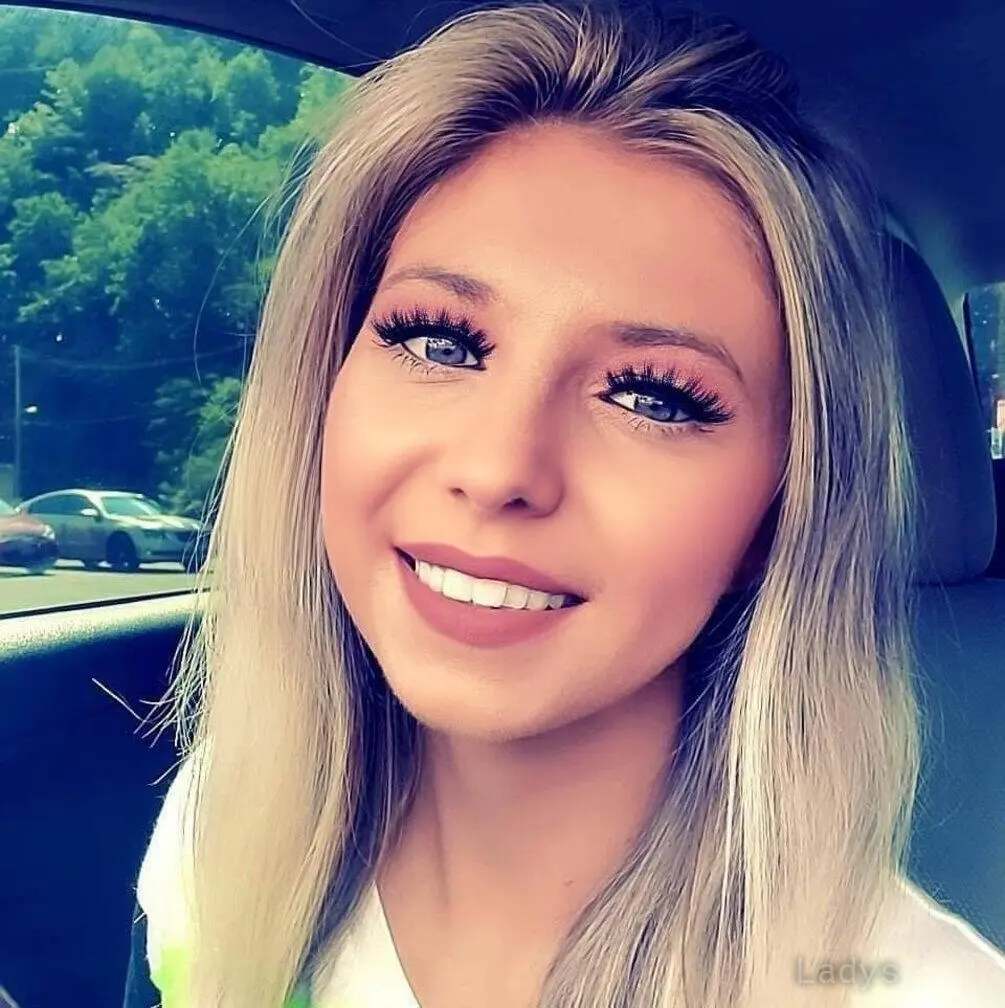 Cierra Nicole, 26 years beautiful nude Denver escorts girl, height 158 sm, Weight 46 kg