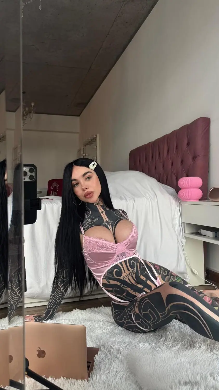 Inked Mia, 20 years beautiful nude Denver escorts girl, height 160 sm, Weight 50 kg