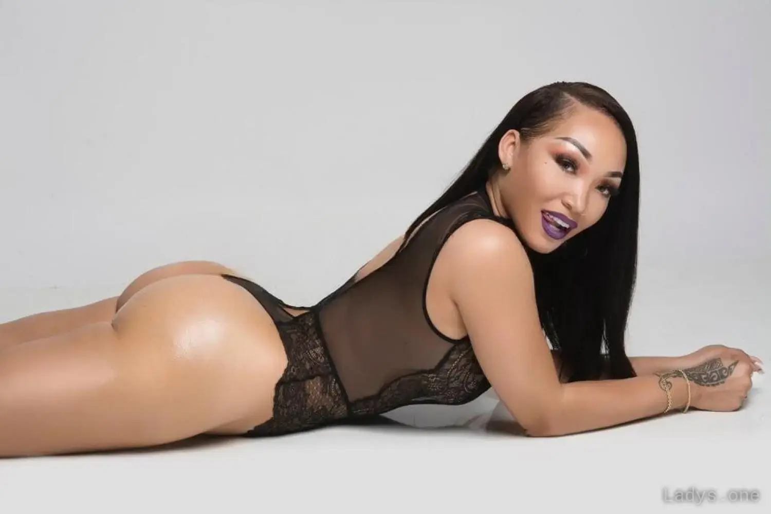 JENNA, 25 years beautiful nude Denver escorts girl, height 134 sm, Weight 59 kg